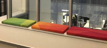 Декоративные подушки в интерьере — отличное дополнение к любому стилю